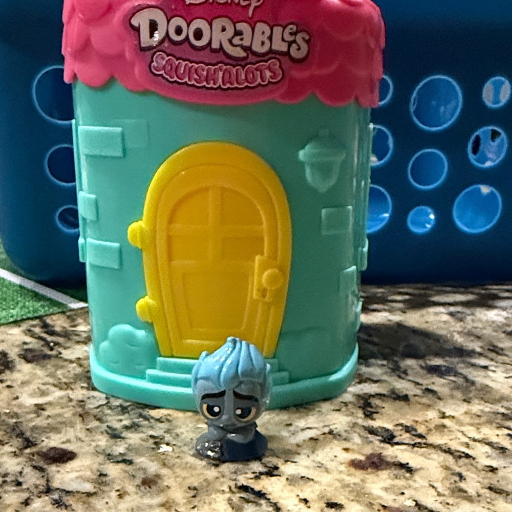 Disney Doorables Squishalot